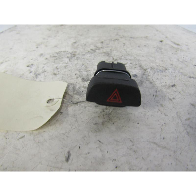 Bouton de warning FORD FOCUS 2 Photo n°1