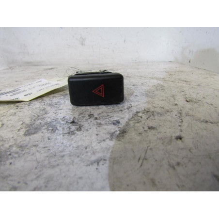 Bouton de warning MAZDA 3 1