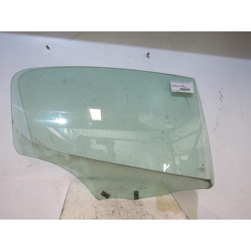 Vitre arriere droit PEUGEOT 407 Photo n°1