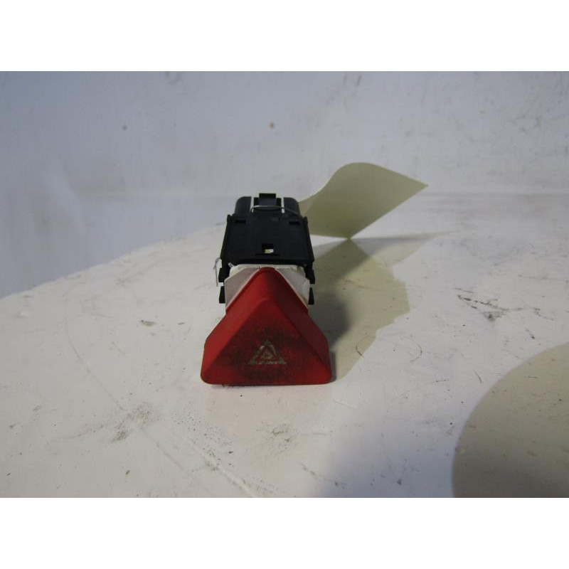 Bouton de warning VOLKSWAGEN GOLF PLUS Photo n°1