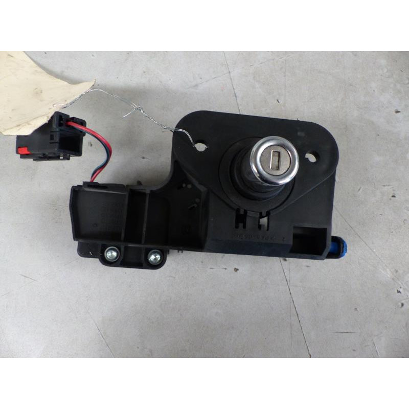 Bouton de coffre OPEL CORSA C Photo n°1