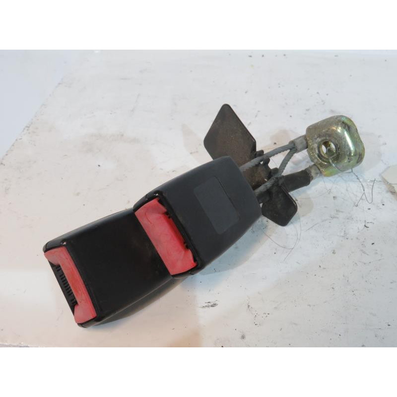 Attache ceinture arriere gauche VOLKSWAGEN PASSAT 4 Photo n°1