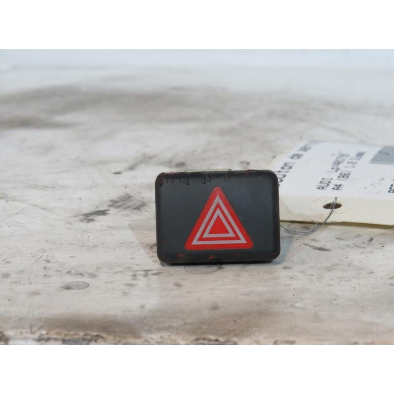 Bouton de warning AUDI A4 2 Photo n°1