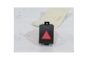 Bouton de warning VOLKSWAGEN POLO 4 Photo n°1