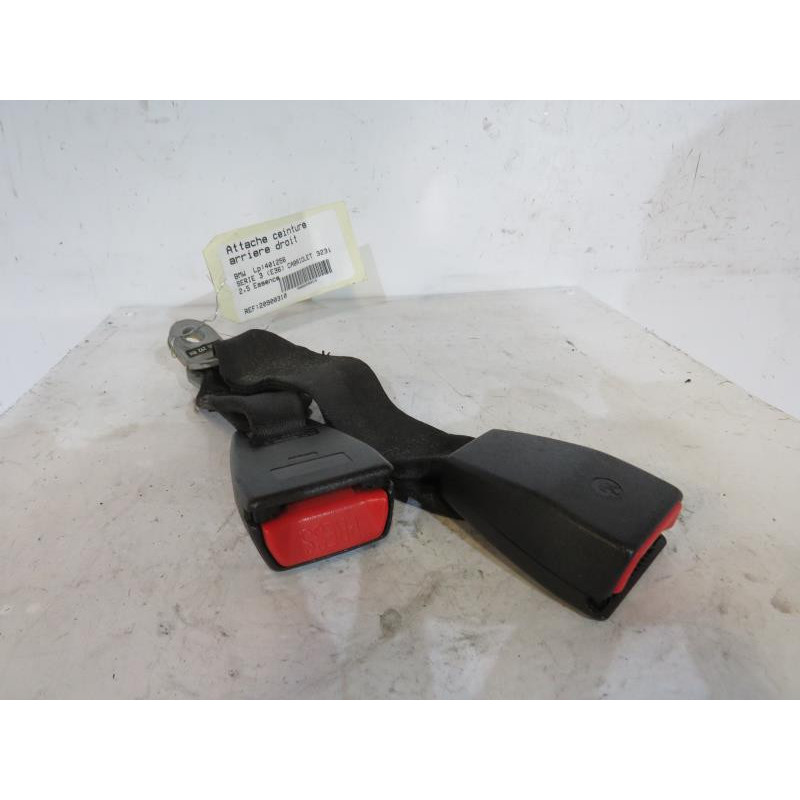 Attache ceinture arriere droit BMW SERIE 3 E46 Photo n°1