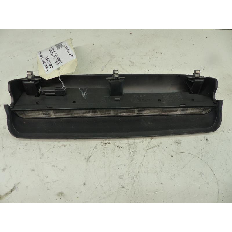 Feu arriere stop central OPEL CORSA C Photo n°1