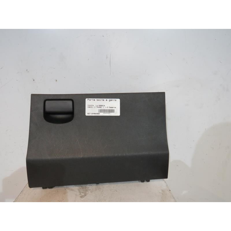Porte boite a gants TOYOTA YARIS 2 Photo n°1