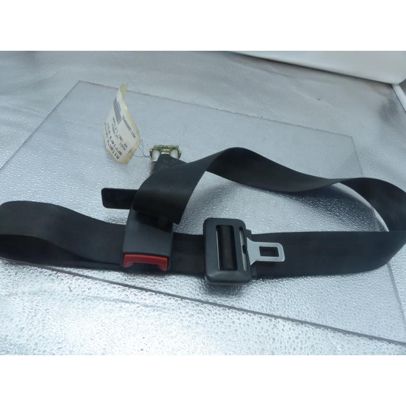 Attache ceinture arriere droit AUDI A4 2 Photo n°1