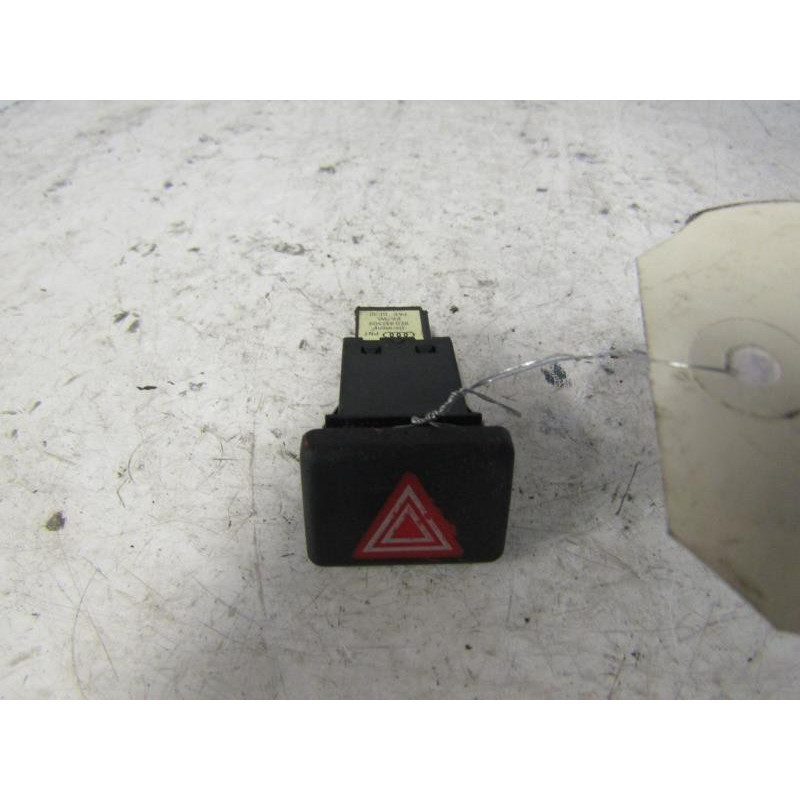 Bouton de warning AUDI A4 2 Photo n°1