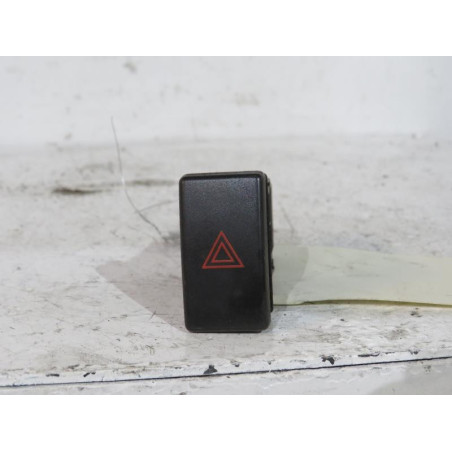 Bouton de warning TOYOTA AVENSIS 2