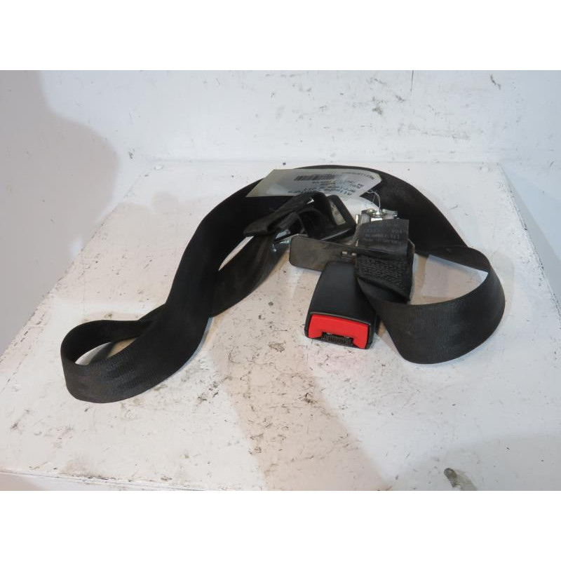 Attache ceinture arriere droit AUDI A4 2 Photo n°1