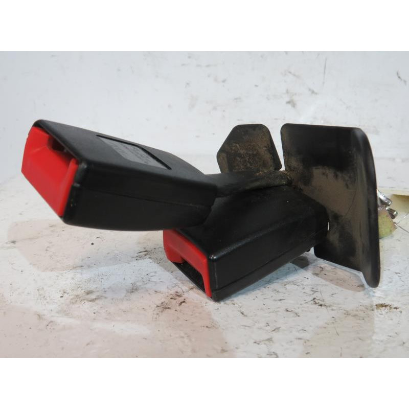 Attache ceinture arriere gauche AUDI A4 2 Photo n°1