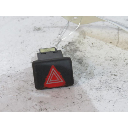 Bouton de warning AUDI A4 2