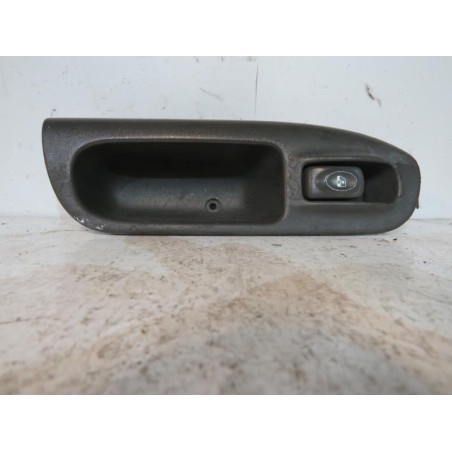 Interrupteur de leve vitre avant droit RENAULT SCENIC 1