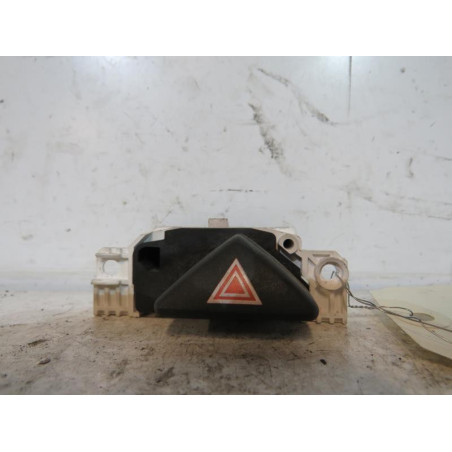 Bouton de warning FORD FOCUS 1