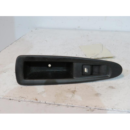 Interrupteur de leve vitre arriere droit CITROEN C4 1