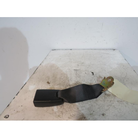 Attache ceinture arriere droit TOYOTA COROLLA 10