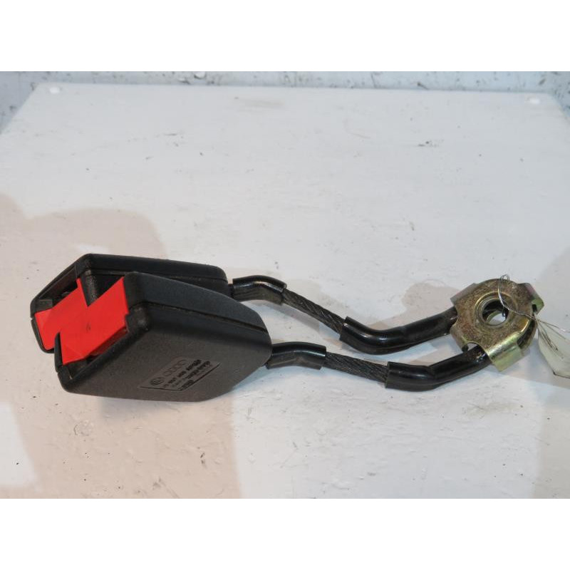 Attache ceinture arriere gauche VOLKSWAGEN BORA Photo n°1