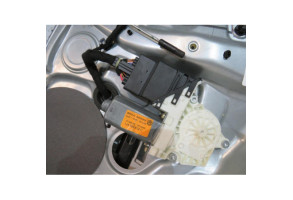 Leve vitre electrique arriere droit VOLKSWAGEN BORA Photo n°2