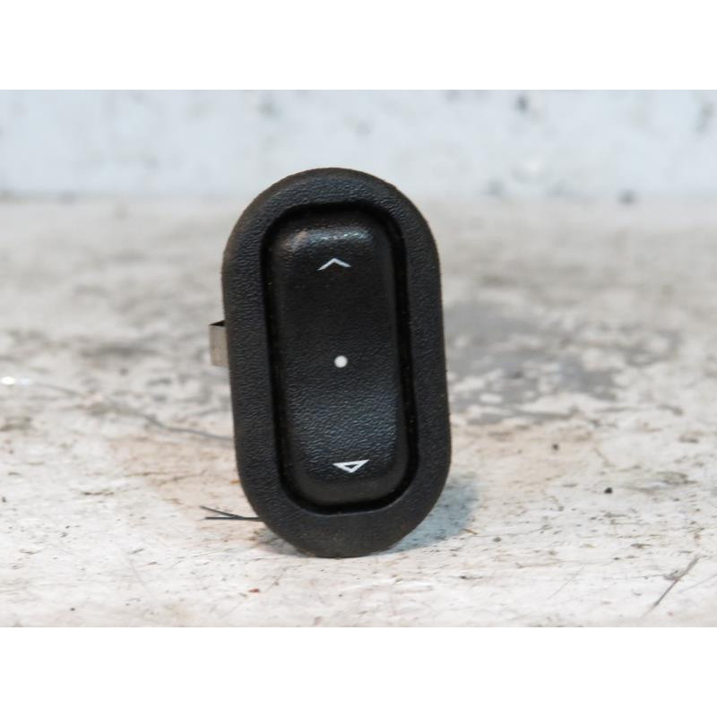 Interrupteur de leve vitre arriere droit OPEL ZAFIRA A Photo n°1