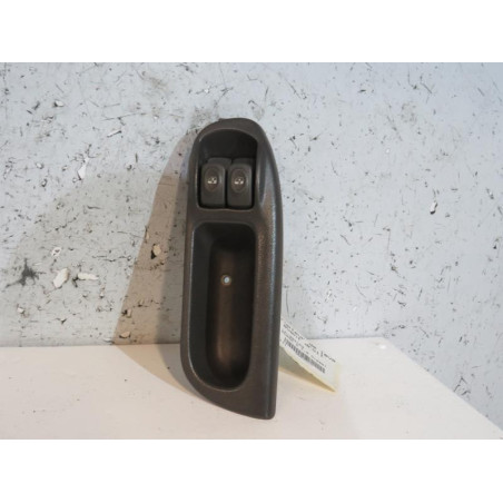 Interrupteur de leve vitre avant droit RENAULT SCENIC 1