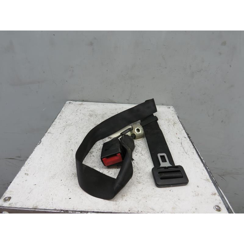 Attache ceinture arriere droit AUDI A3 1 Photo n°1