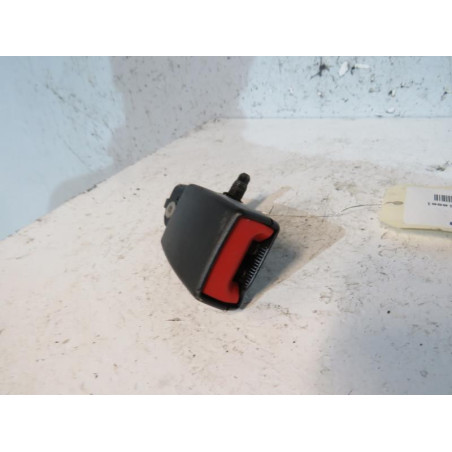 Attache ceinture arriere gauche OPEL CORSA D