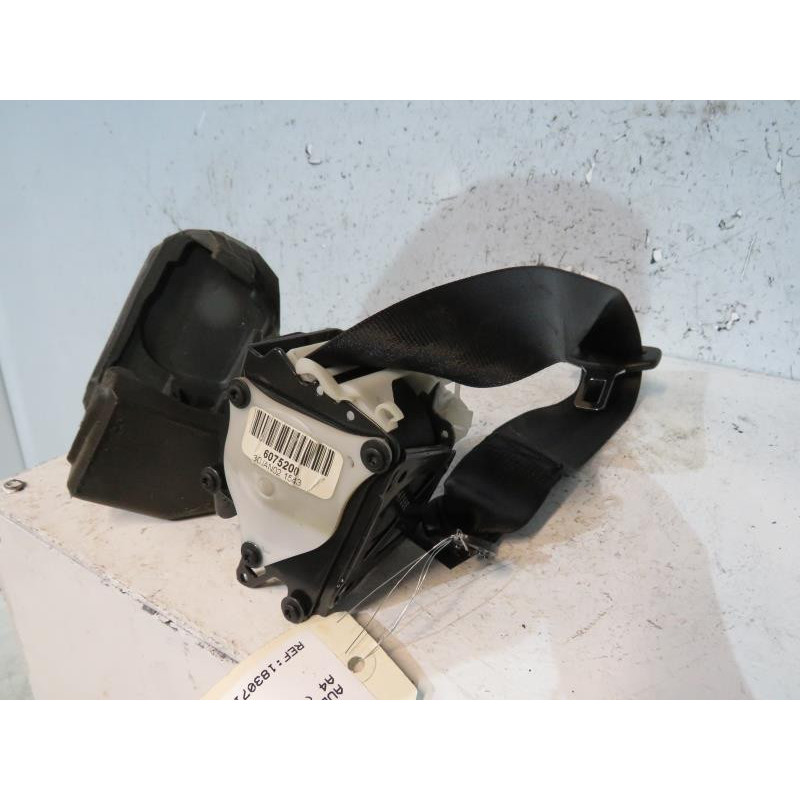 Ceinture arriere gauche AUDI A4 2 Photo n°1