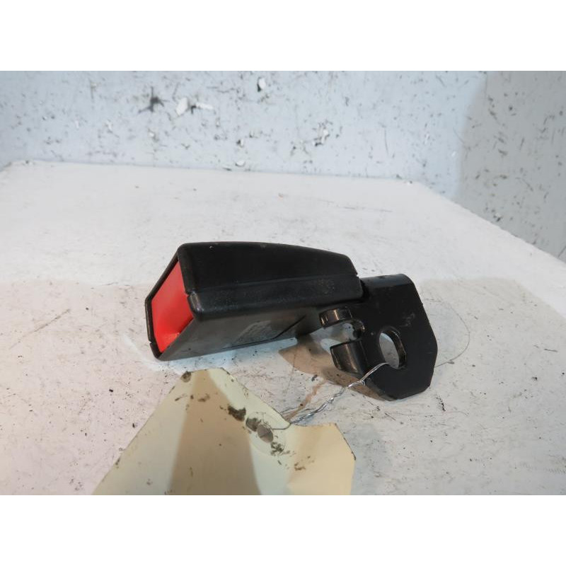 Attache ceinture arriere droit OPEL CORSA D Photo n°1