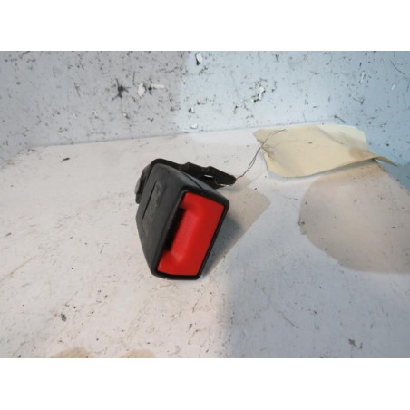 Attache ceinture arriere gauche OPEL CORSA D