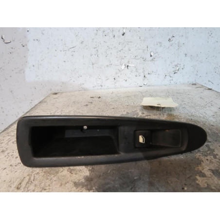 Interrupteur de leve vitre arriere droit CITROEN C4 1