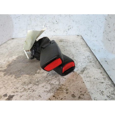 Attache ceinture arriere droit MAZDA 3 1