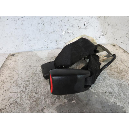 Attache ceinture arriere gauche MAZDA 3 1