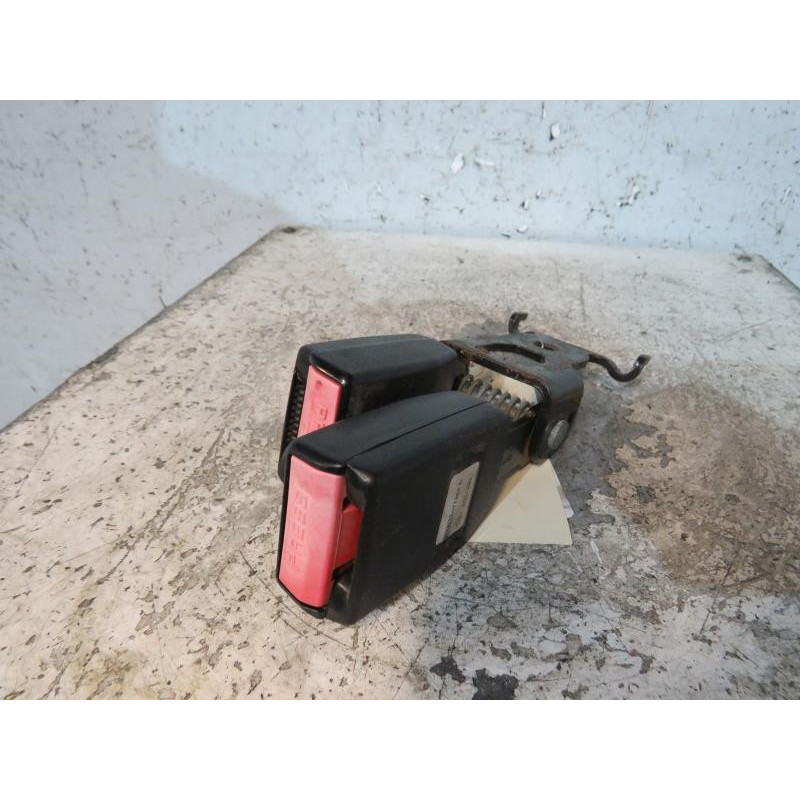 Attache ceinture arriere gauche RENAULT MEGANE 2 Photo n°1