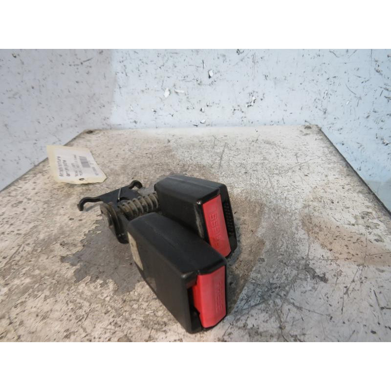 Attache ceinture arriere gauche RENAULT MEGANE 2 Photo n°1