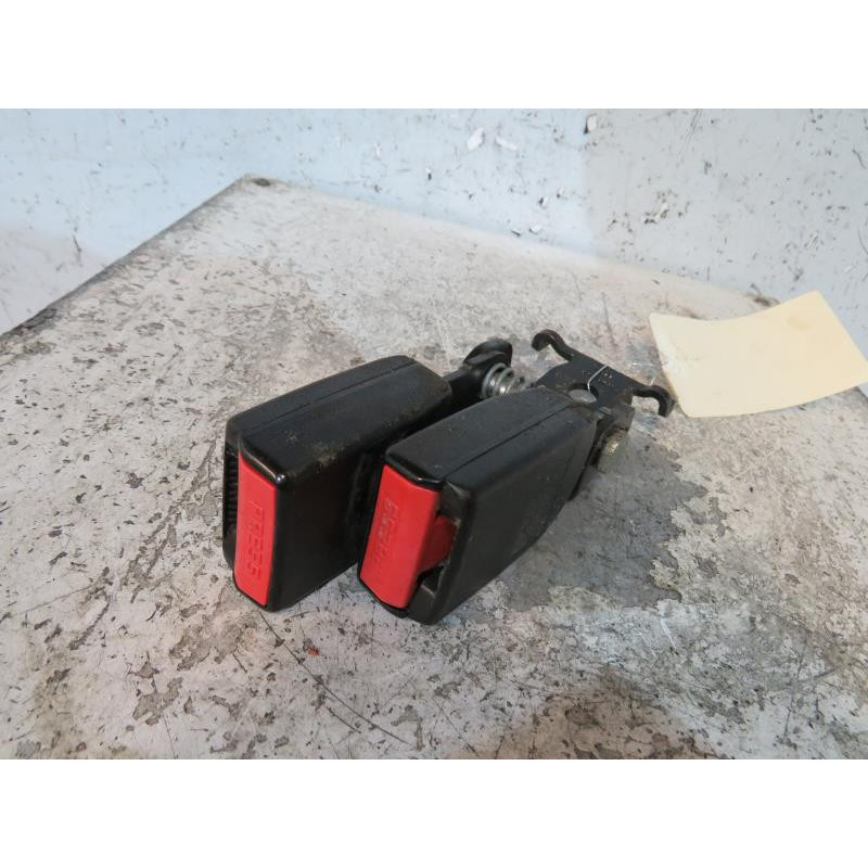 Attache ceinture arriere gauche RENAULT MEGANE 2 Photo n°1