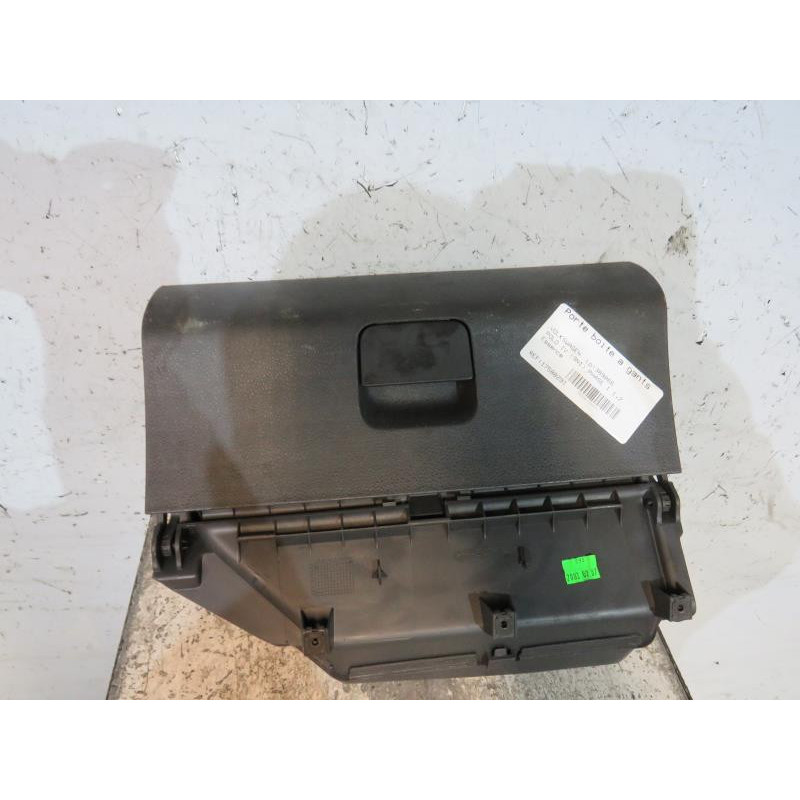 Porte boite a gants VOLKSWAGEN POLO 4 Photo n°1