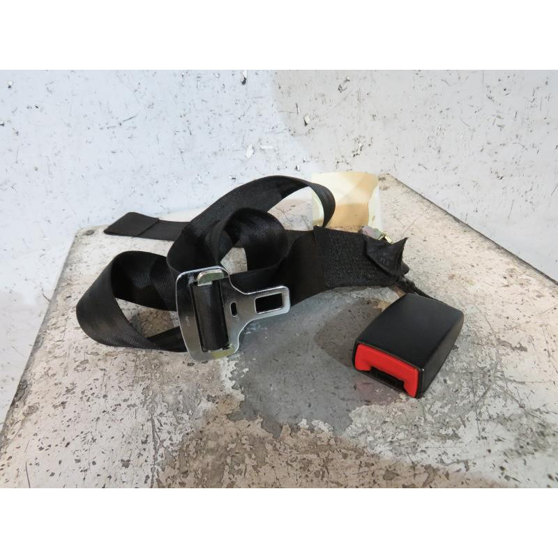 Attache ceinture arriere droit AUDI A3 1 Photo n°1