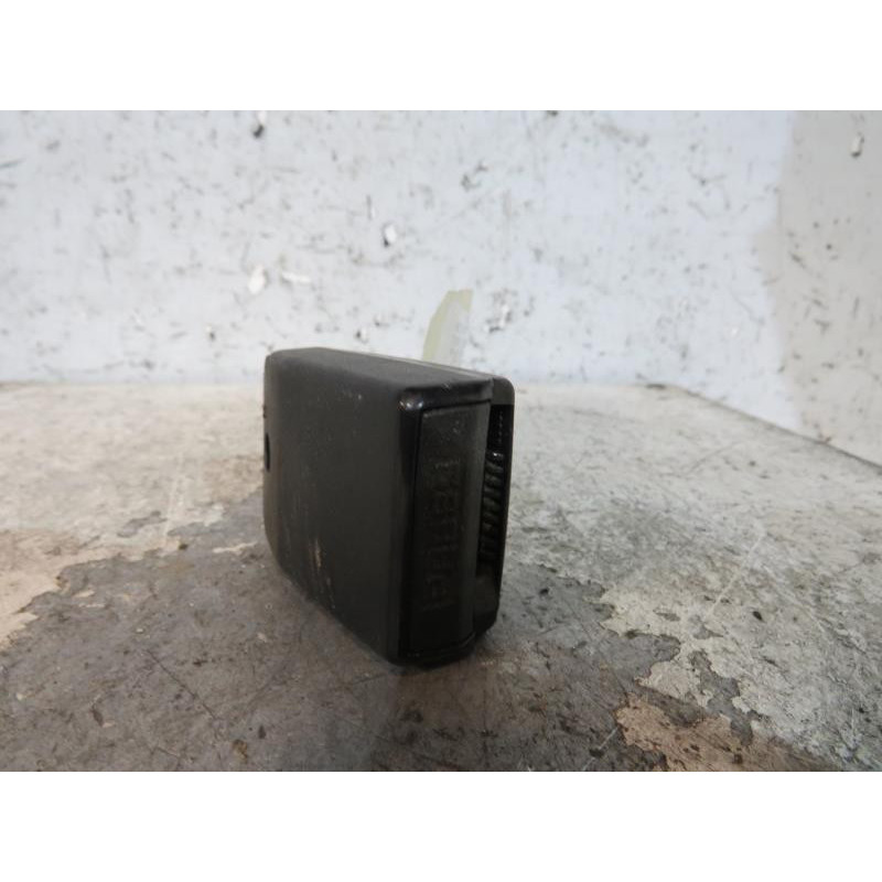 Attache ceinture arriere gauche RENAULT SCENIC 2 Photo n°1
