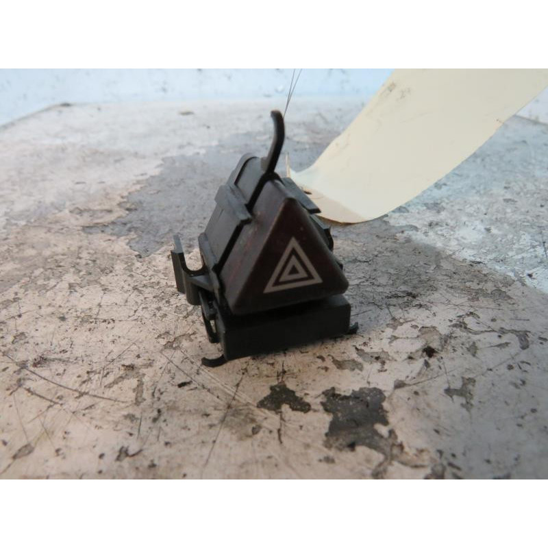 Bouton de warning MERCEDES CLASSE B 245 Photo n°1