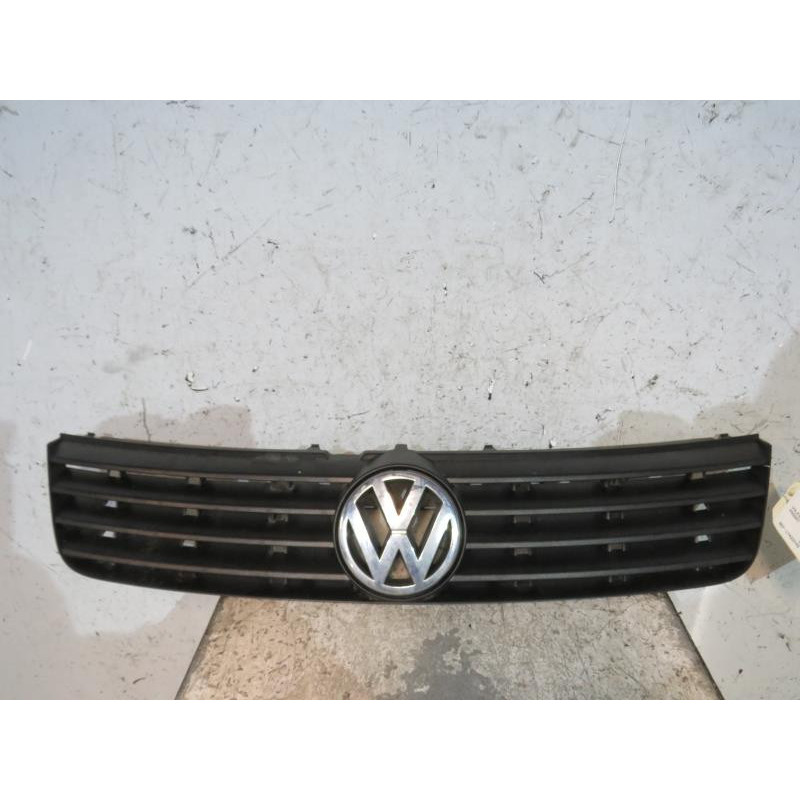 Calandre VOLKSWAGEN PASSAT 4 Photo n°1