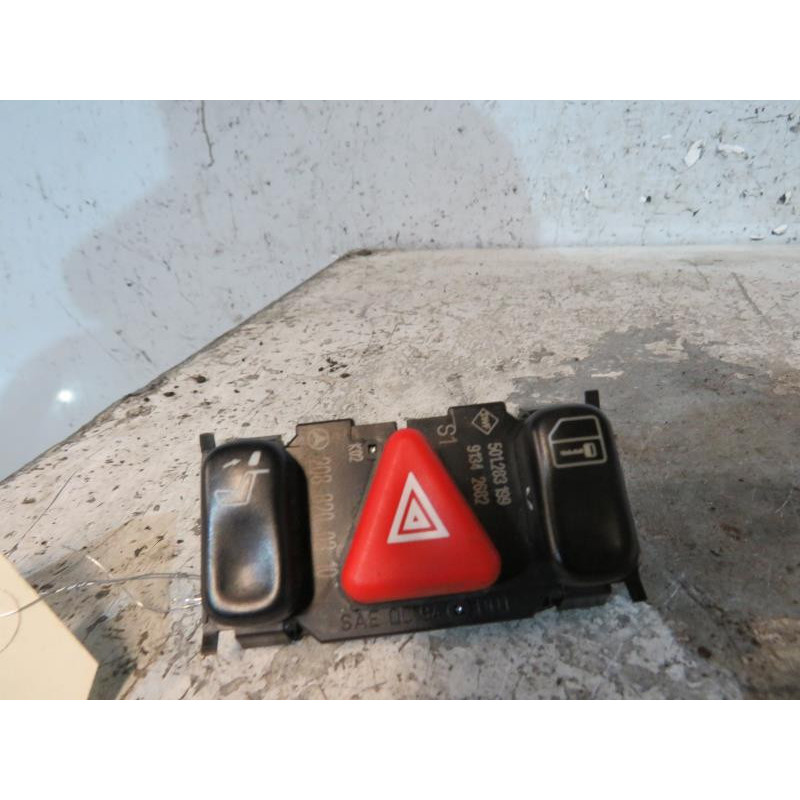 Bouton de warning MERCEDES CLASSE CLK 208 Photo n°1