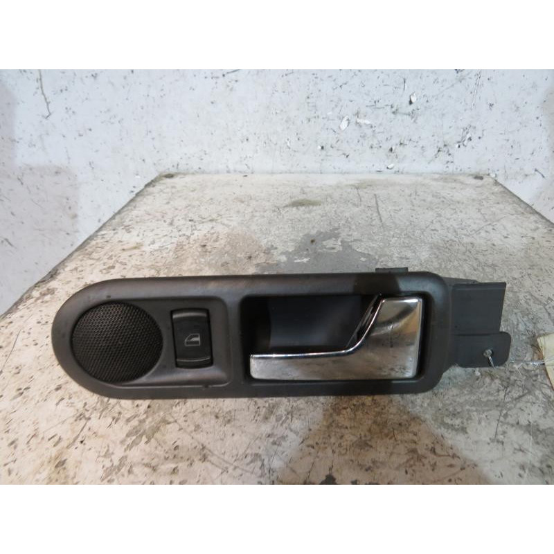 Poignee interieur arriere droit VOLKSWAGEN PASSAT 4 Photo n°1