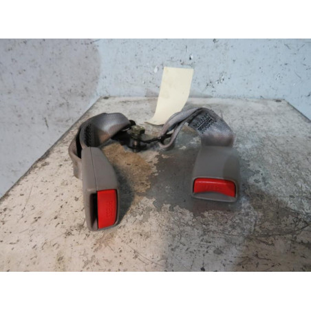 Attache ceinture arriere droit MAZDA 323 6