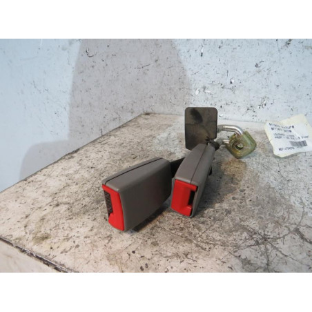 Attache ceinture arriere gauche VOLKSWAGEN PASSAT 4