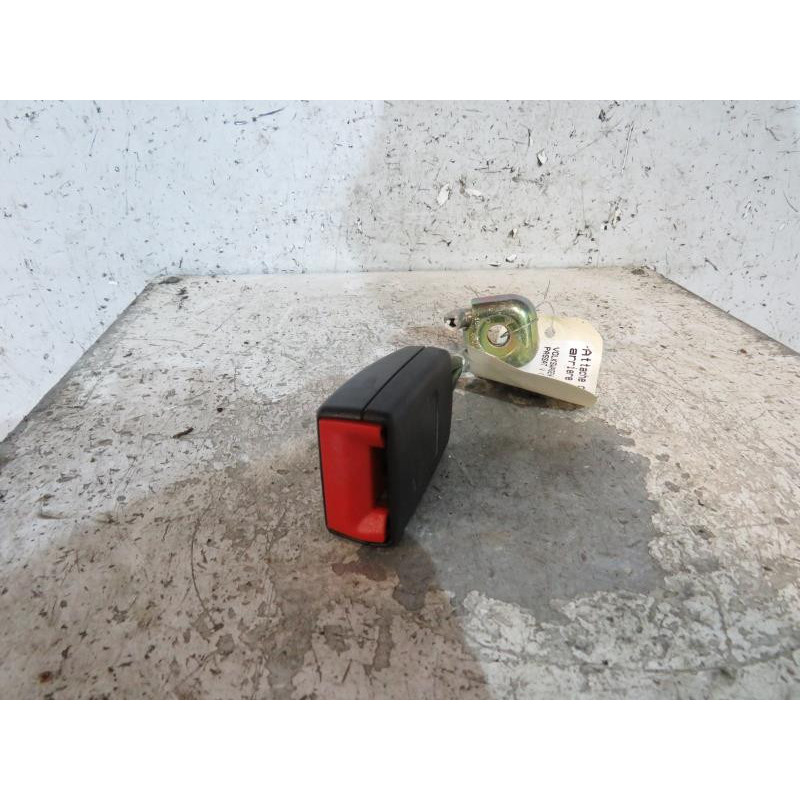 Attache ceinture arriere droit VOLKSWAGEN PASSAT 4 Photo n°1