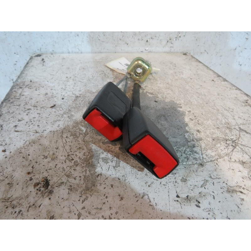 Attache ceinture arriere gauche VOLKSWAGEN PASSAT 4 Photo n°1