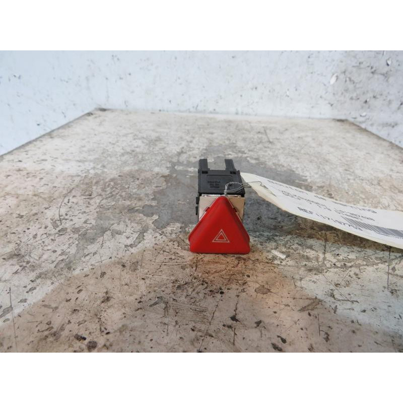 Bouton de warning VOLKSWAGEN GOLF 5 Photo n°1