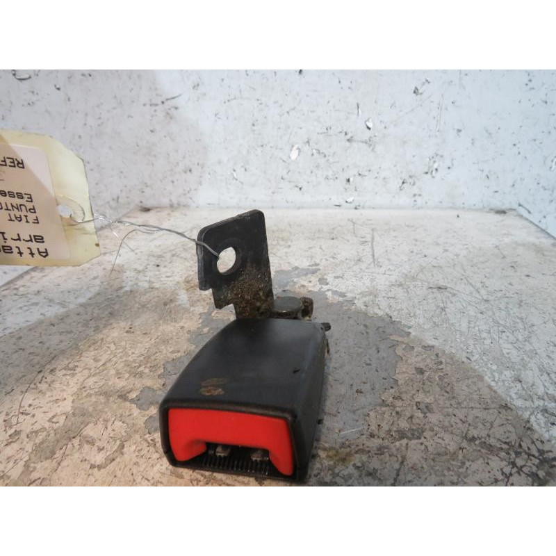 Attache ceinture arriere gauche FIAT GRANDE PUNTO Photo n°1