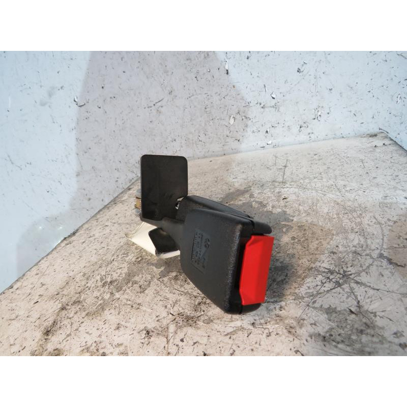 Attache ceinture arriere gauche VOLKSWAGEN PASSAT 4 Photo n°1